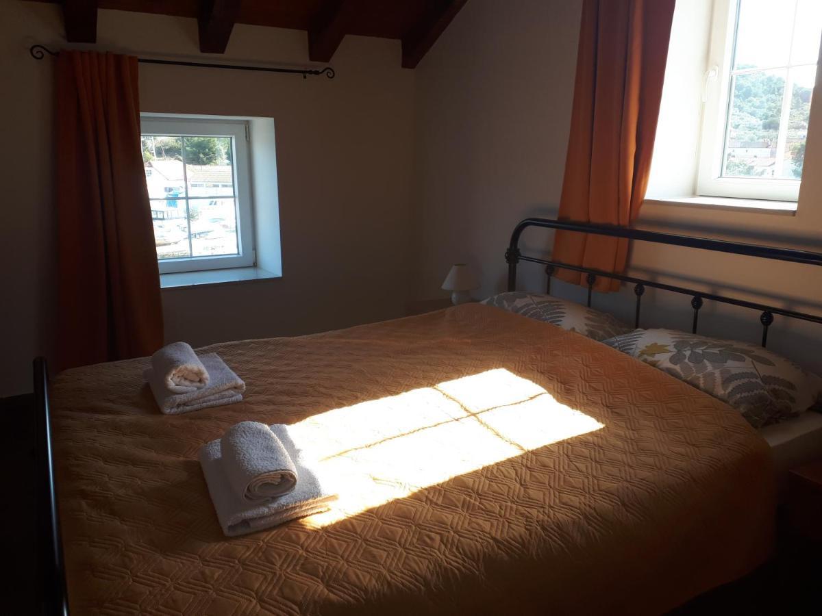 Guest House Provista Veli Iž エクステリア 写真